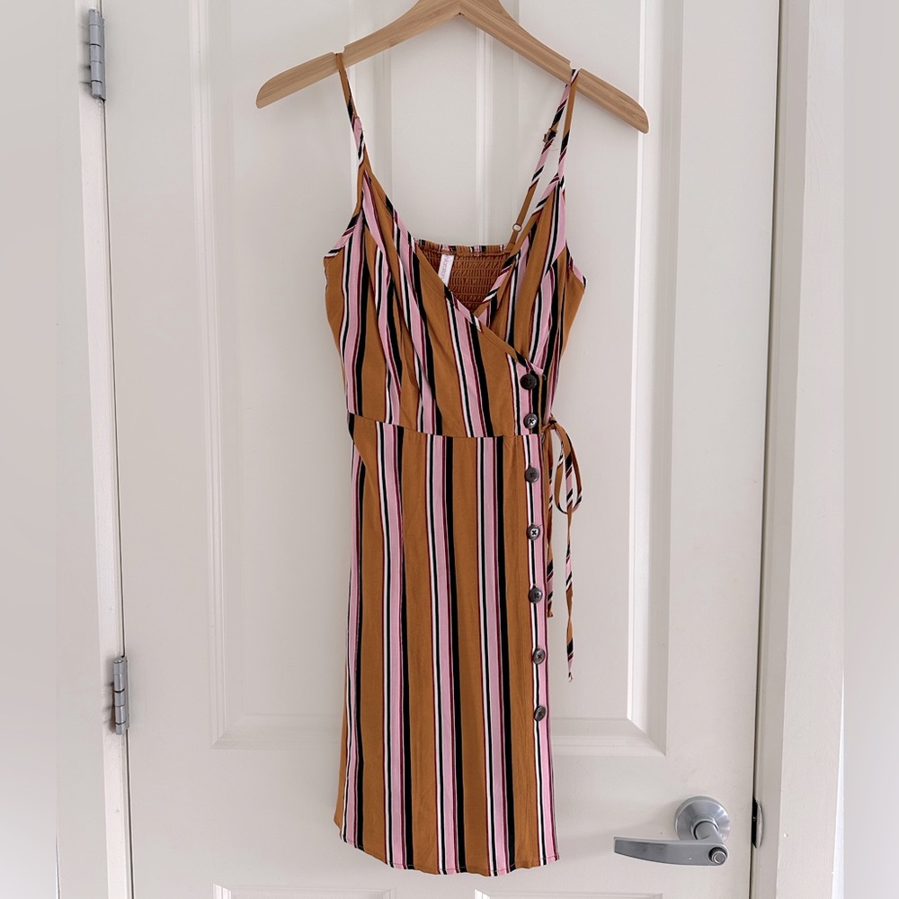 XS Xhilaration dress. Spring colors (brown, pink, black & white).
